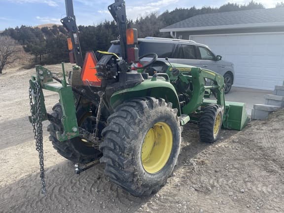Image of John Deere 3038E equipment image 4