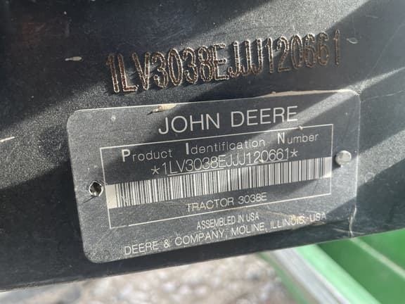 Image of John Deere 3038E equipment image 3