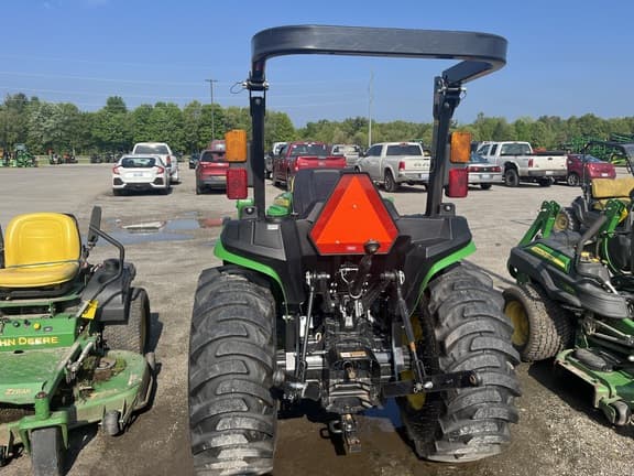 Image of John Deere 3038E equipment image 3
