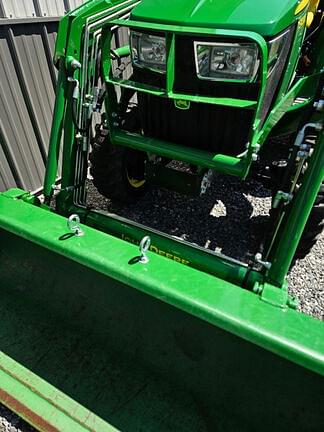 Image of John Deere 3038E equipment image 2