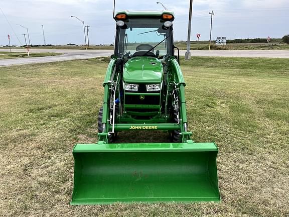 Image of John Deere 3039R equipment image 1