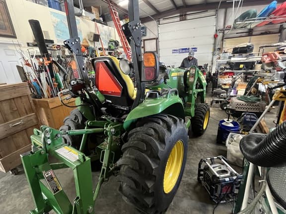Image of John Deere 3039R equipment image 3