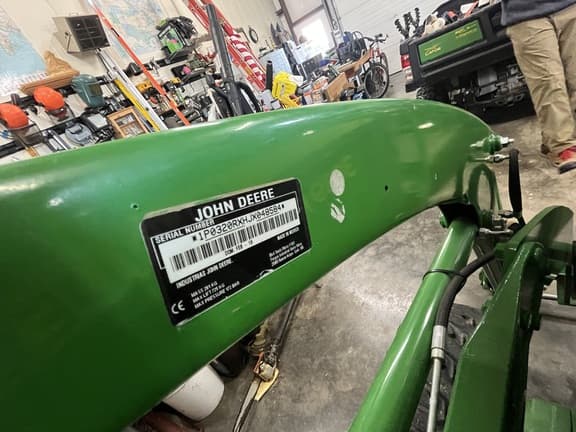 Image of John Deere 3039R equipment image 4