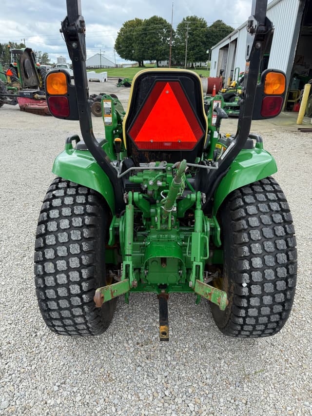 Image of John Deere 3039R equipment image 3