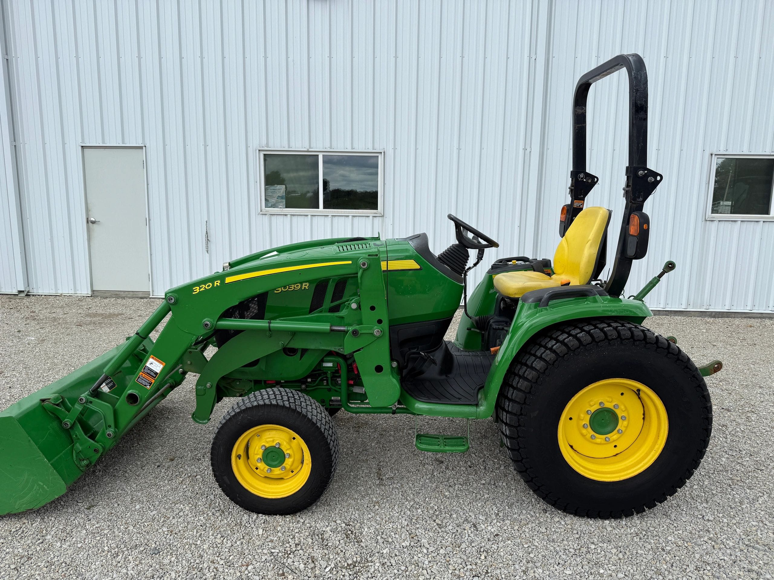 2018 John Deere 3039R Equipment Image0