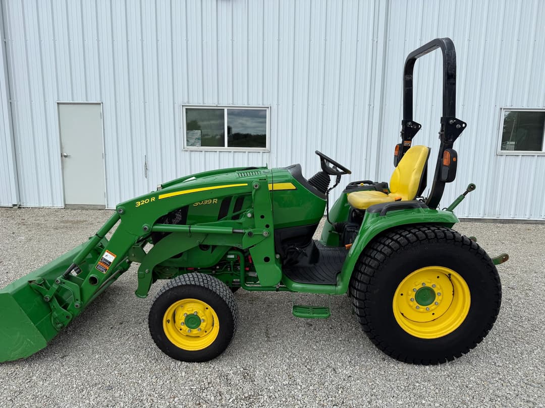 Image of John Deere 3039R Primary image