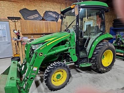 Image of John Deere 3039R equipment image 2