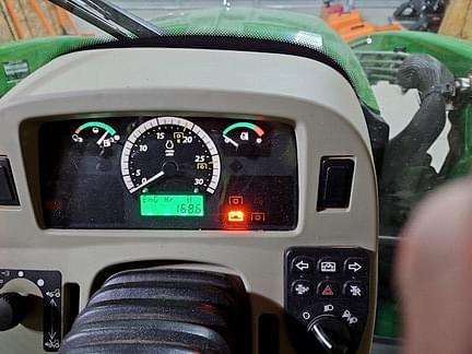 Image of John Deere 3039R equipment image 4