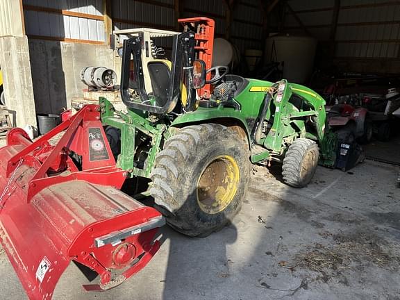 Image of John Deere 3039R equipment image 1