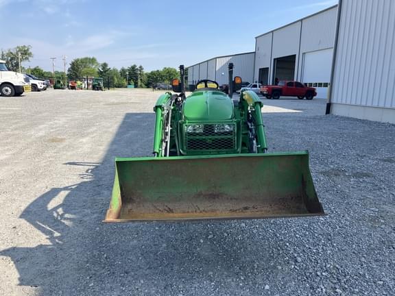 Image of John Deere 3039R equipment image 2