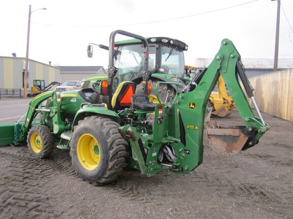 Image of John Deere 3039R equipment image 2