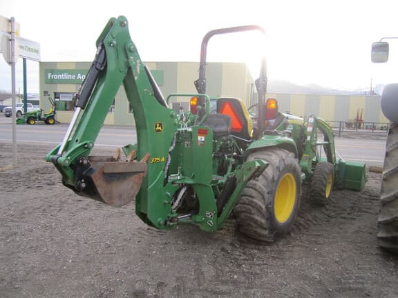 Image of John Deere 3039R equipment image 3