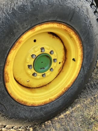 Image of John Deere 3039R equipment image 3