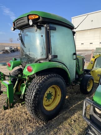 Image of John Deere 3039R equipment image 4