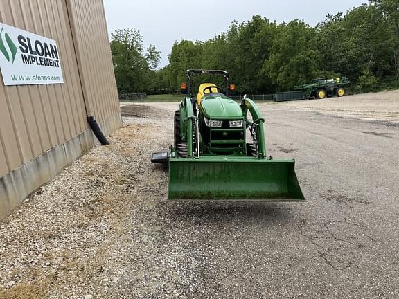 Image of John Deere 3039R equipment image 3