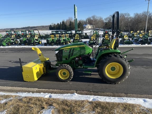 Image of John Deere 3046R equipment image 2