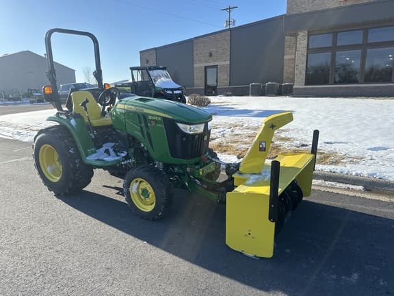 Image of John Deere 3046R equipment image 3