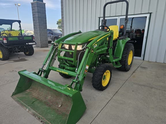 Image of John Deere 3046R equipment image 4