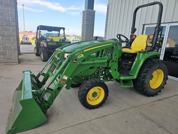 2018 John Deere 3046R Equipment Image0