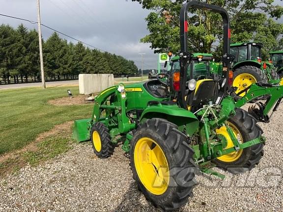 Image of John Deere 3046R equipment image 3