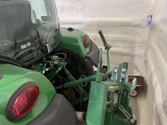 Image of John Deere 3046R equipment image 3