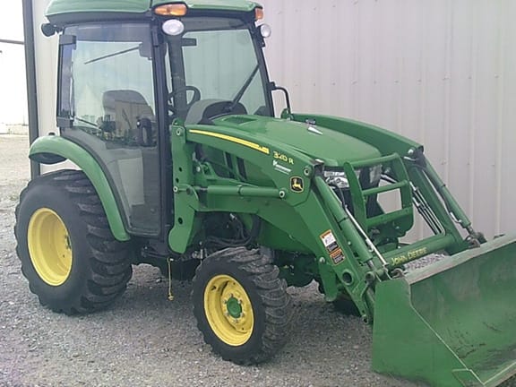 2018 John Deere 3046R Equipment Image0