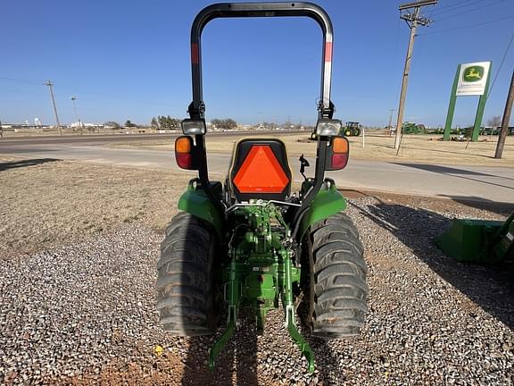 Image of John Deere 3046R equipment image 3