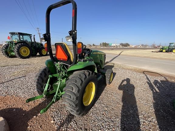 Image of John Deere 3046R equipment image 4