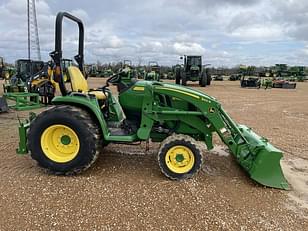 Main image John Deere 3046R 4