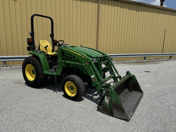 2018 John Deere 3046R Equipment Image0