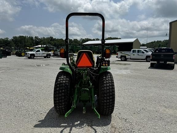 Image of John Deere 3046R equipment image 3