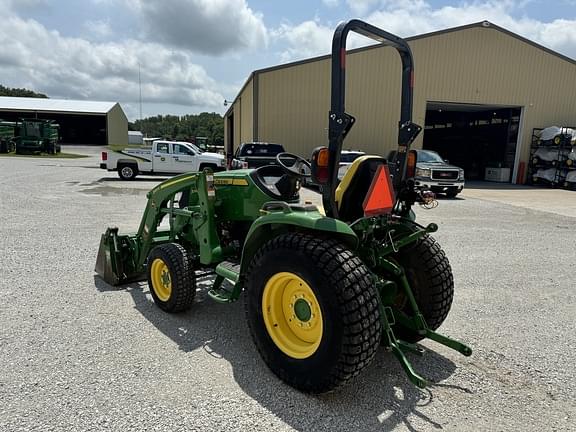 Image of John Deere 3046R equipment image 4