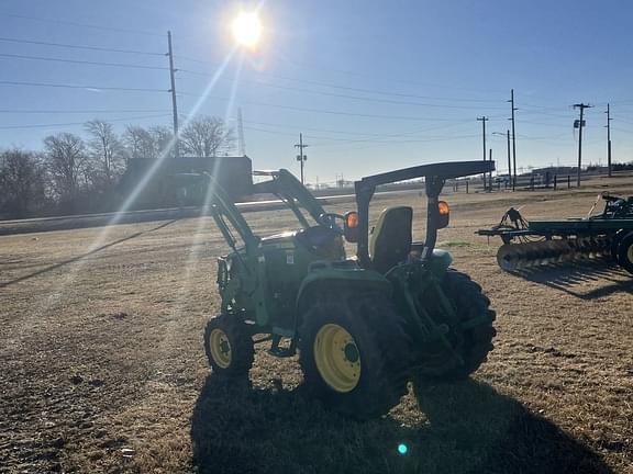 Image of John Deere 3046R equipment image 3