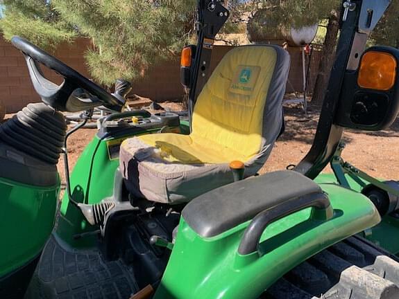 Image of John Deere 3046R equipment image 2