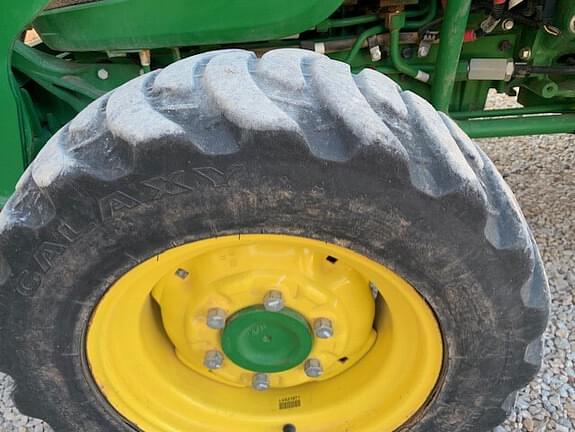Image of John Deere 3046R equipment image 4