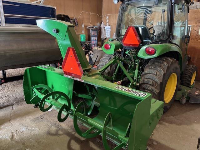 Image of John Deere 3046R equipment image 2