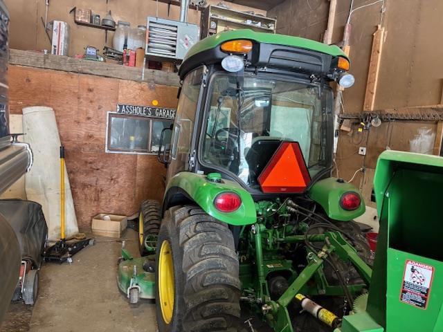 Image of John Deere 3046R equipment image 3