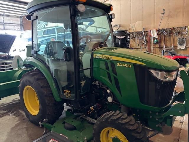 Image of John Deere 3046R equipment image 1