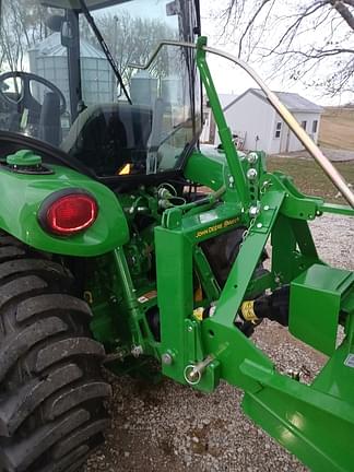 Image of John Deere 3046R equipment image 4