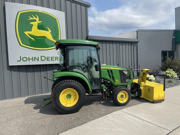 Image of John Deere 3046R equipment image 1