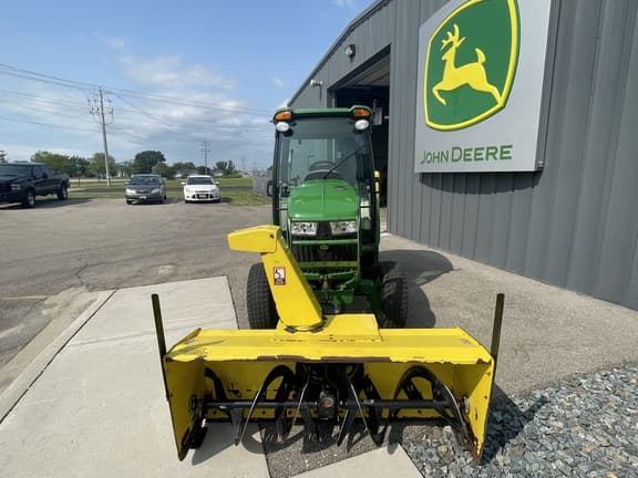 Image of John Deere 3046R equipment image 4
