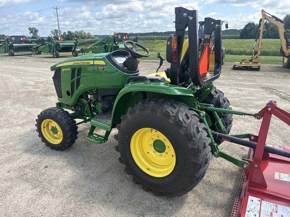 Image of John Deere 3046R equipment image 1