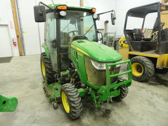 Image of John Deere 3046R equipment image 1