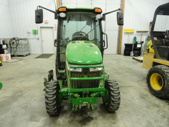 Image of John Deere 3046R equipment image 2