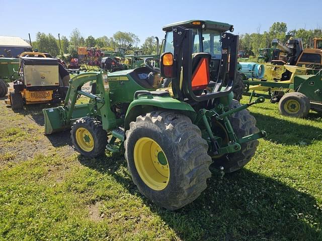 Image of John Deere 3046R equipment image 2