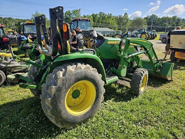 Image of John Deere 3046R equipment image 4