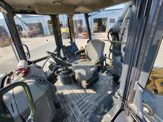 Image of John Deere 310L EP equipment image 4