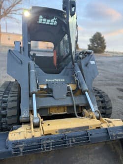 Image of John Deere 317G equipment image 4