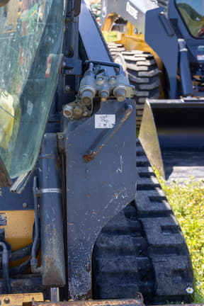 Image of John Deere 317G equipment image 4