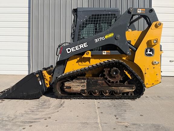 Image of John Deere 317G equipment image 4